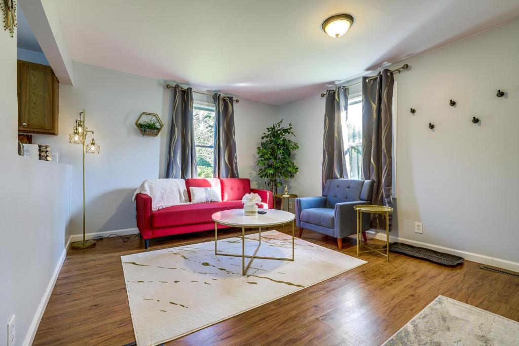 North Stonington Home Near Coast and Wineries!