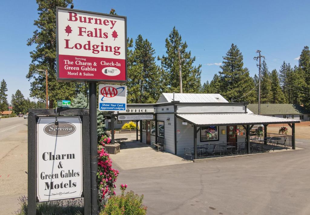 Charm Motel & Suites photo
