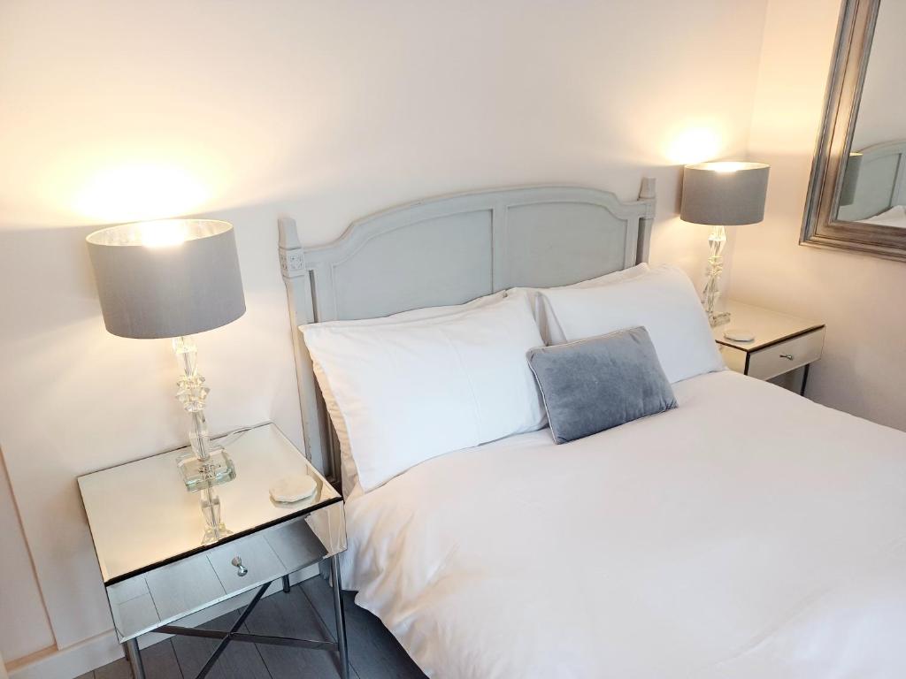 The Little Limes - Ensuite Double Room Own Entrance in Art Deco House, Kent