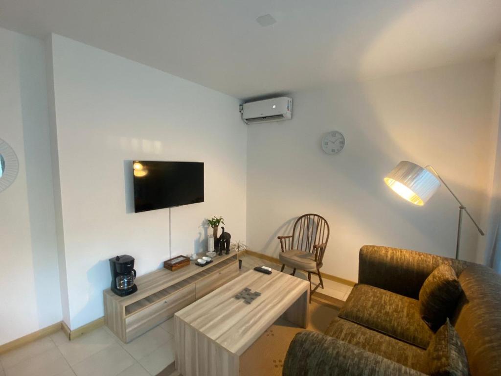 Exclusivo en PB patio, cochera, equipado, - 5