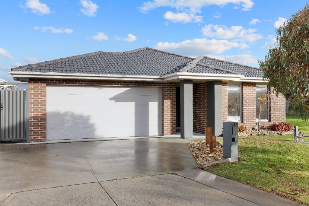 The Grampian in Cowes BYO LINEN & TOWELS, Cowes