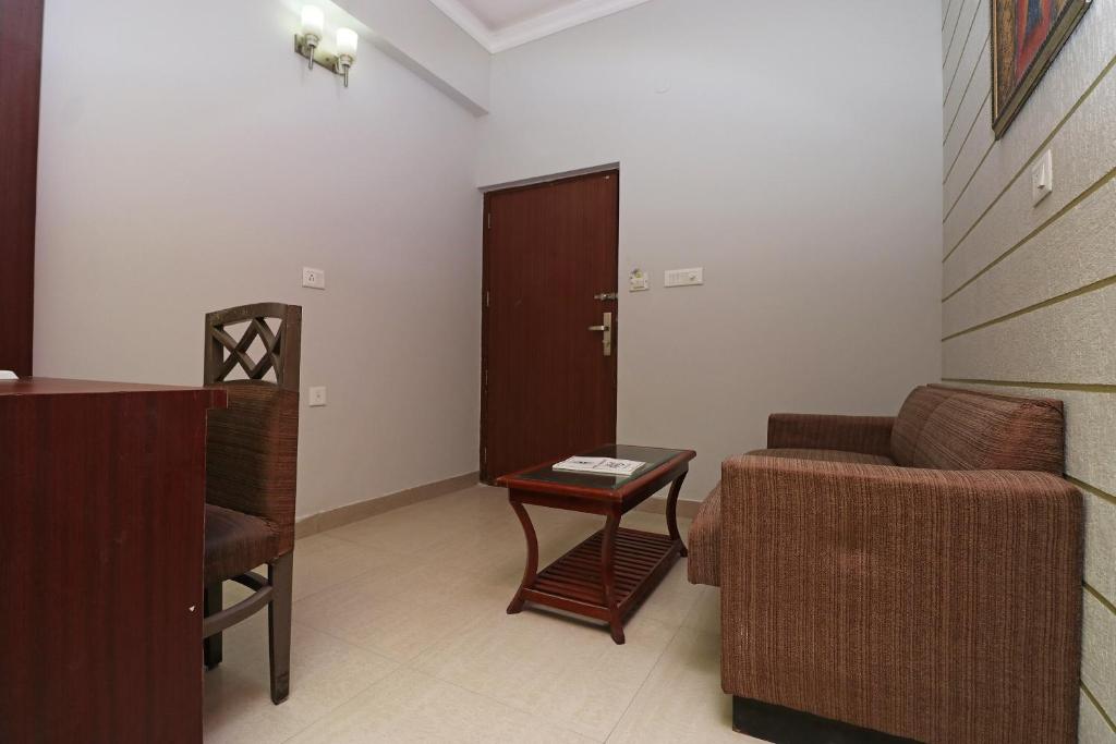 OYO 30119 Hotel Kanishk photo