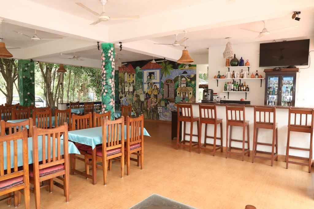 Restaurant, Dona Sa Maria Holiday Home in Goa