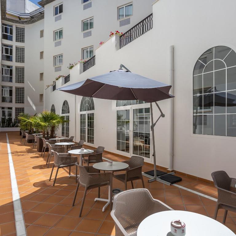 Monte Triana — Hotel building in Seville, Andalusia
