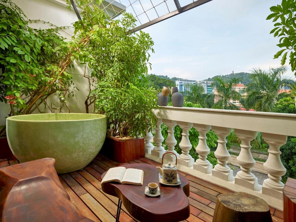 Draha Halong Hotel – Serenity, Charm & Nature
