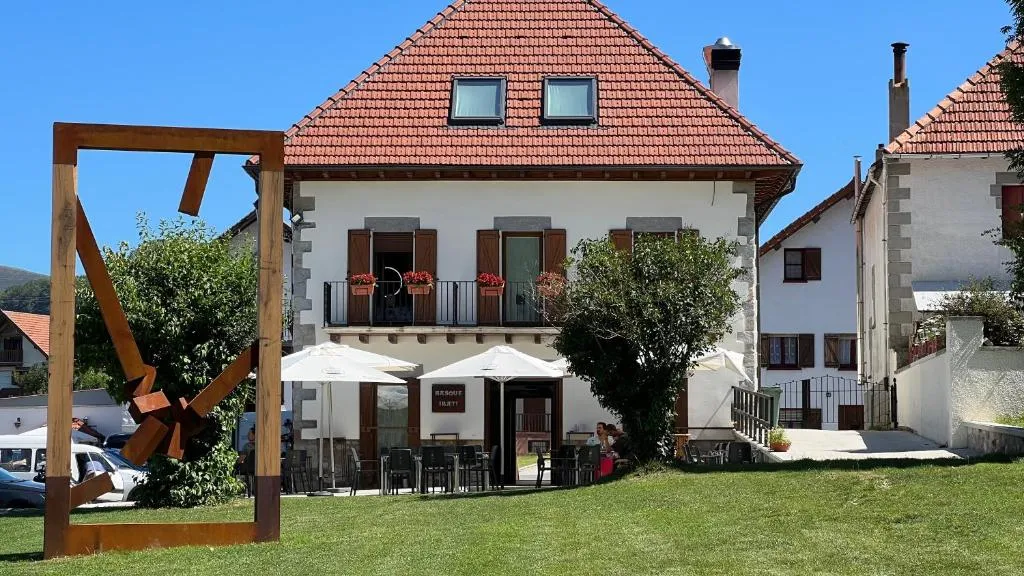 HOTEL RURAL BASQUE IRATI，位于埃斯皮纳尔奥泽皮利的酒店