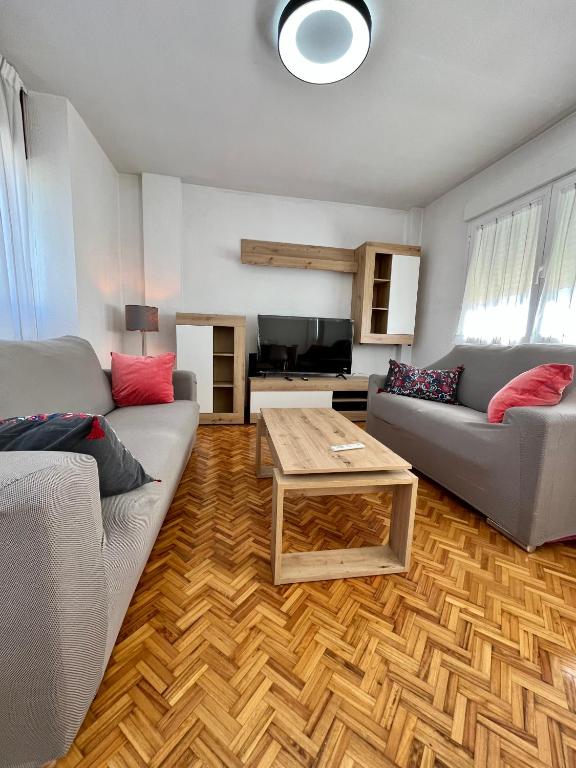 AtuaireHome Luminoso dúplex en reyes católicos con parking incluido - 2