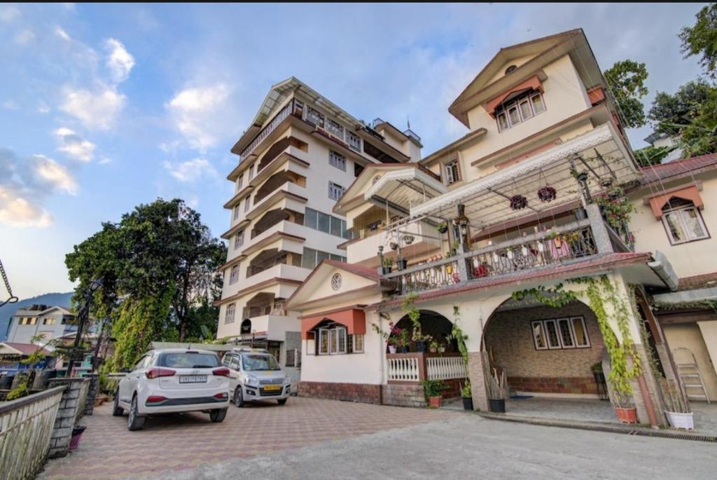 Hotel Leo International photo
