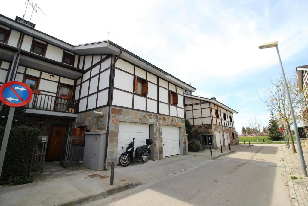 Chalet junto a la Ciudadela de Jaca - 1