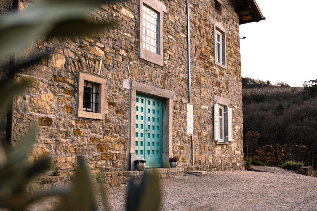 Kotič na hribu, Dobravlje