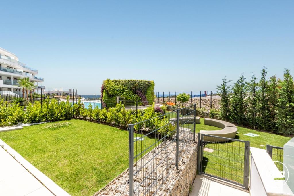 ViVi Homes - Cameron Pool, Patio, Garden & Beach - 3