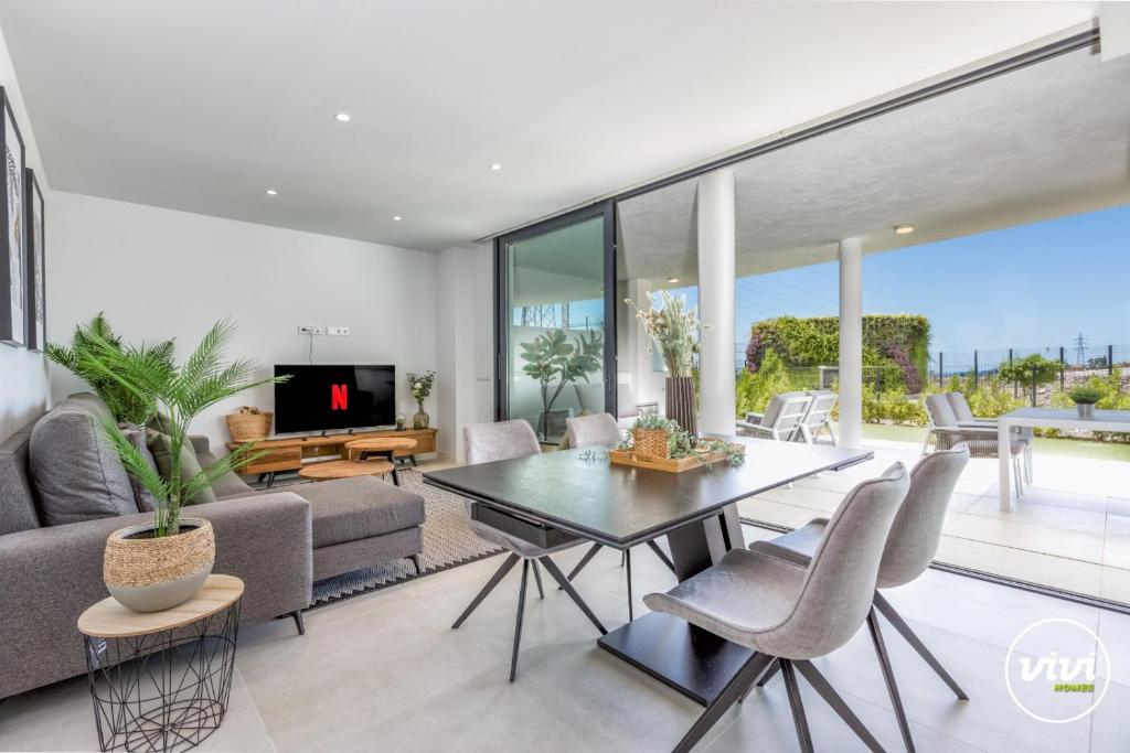 ViVi Homes - Cameron Pool, Patio, Garden & Beach - 2