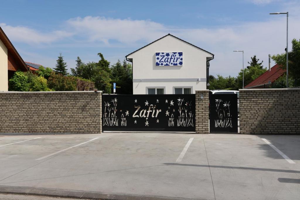 Zafír, Dunajská Streda