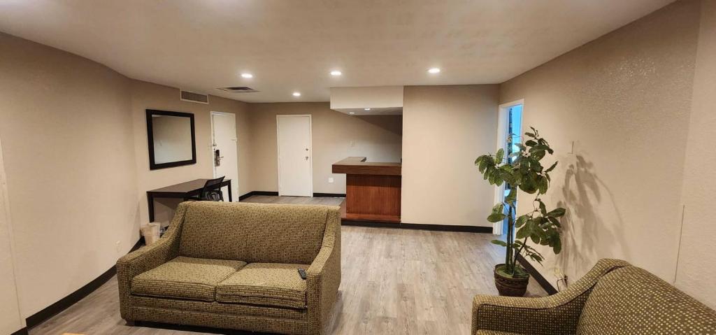 Days Inn by Wyndham Fort Wright Cincinnati Area photo