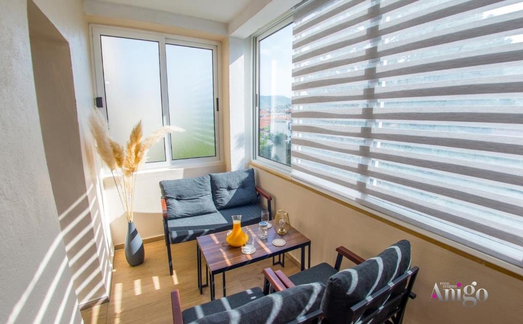 Luxury Apartment Black and Gold - 4