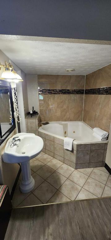 Days Inn by Wyndham Fort Wright Cincinnati Area photo