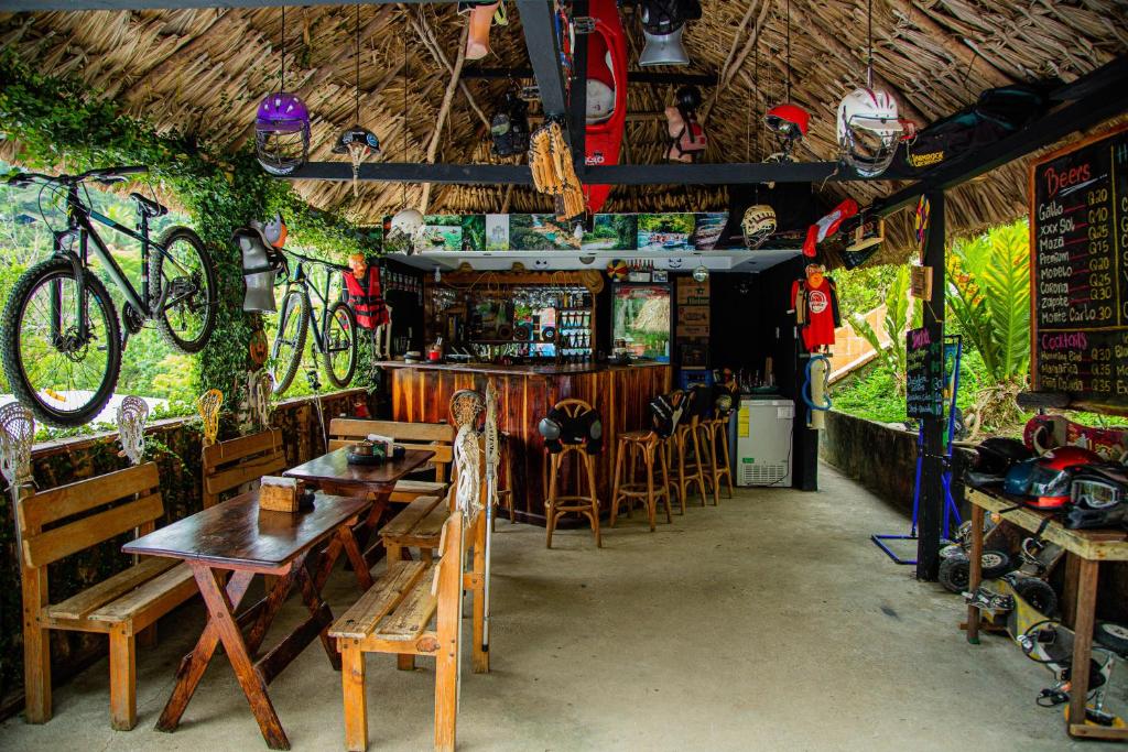 Bar/ Salón