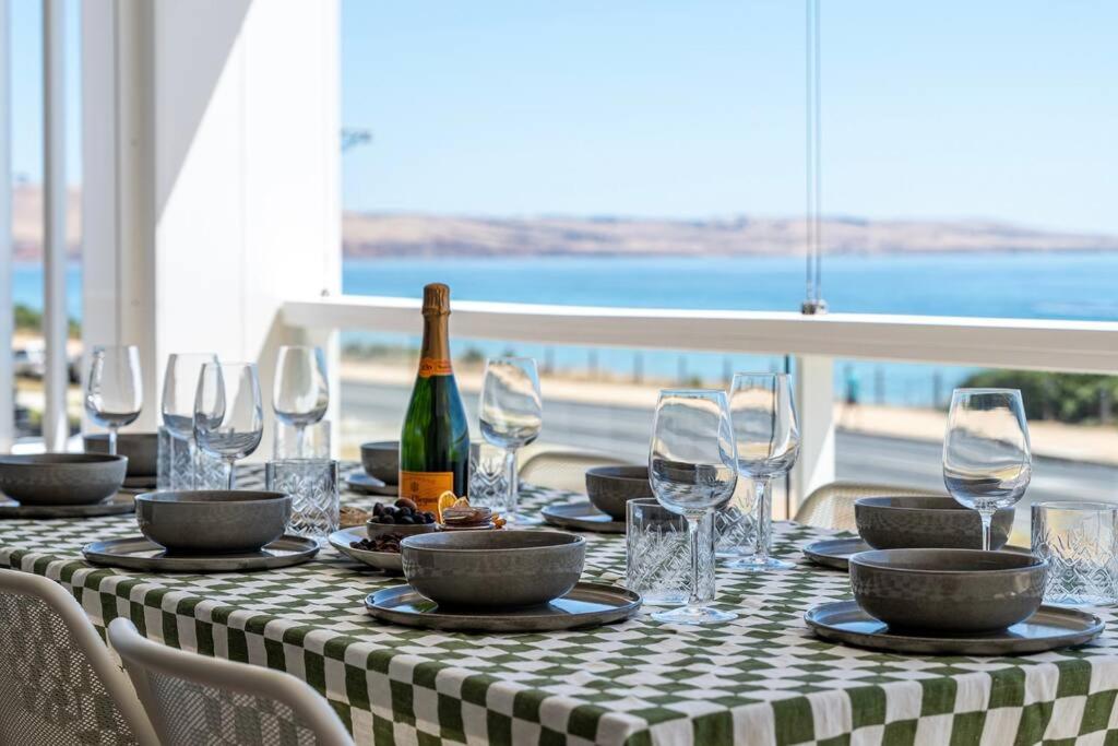 Reef House: Pool • Beachfront • Near Wineries, Aldinga Beach