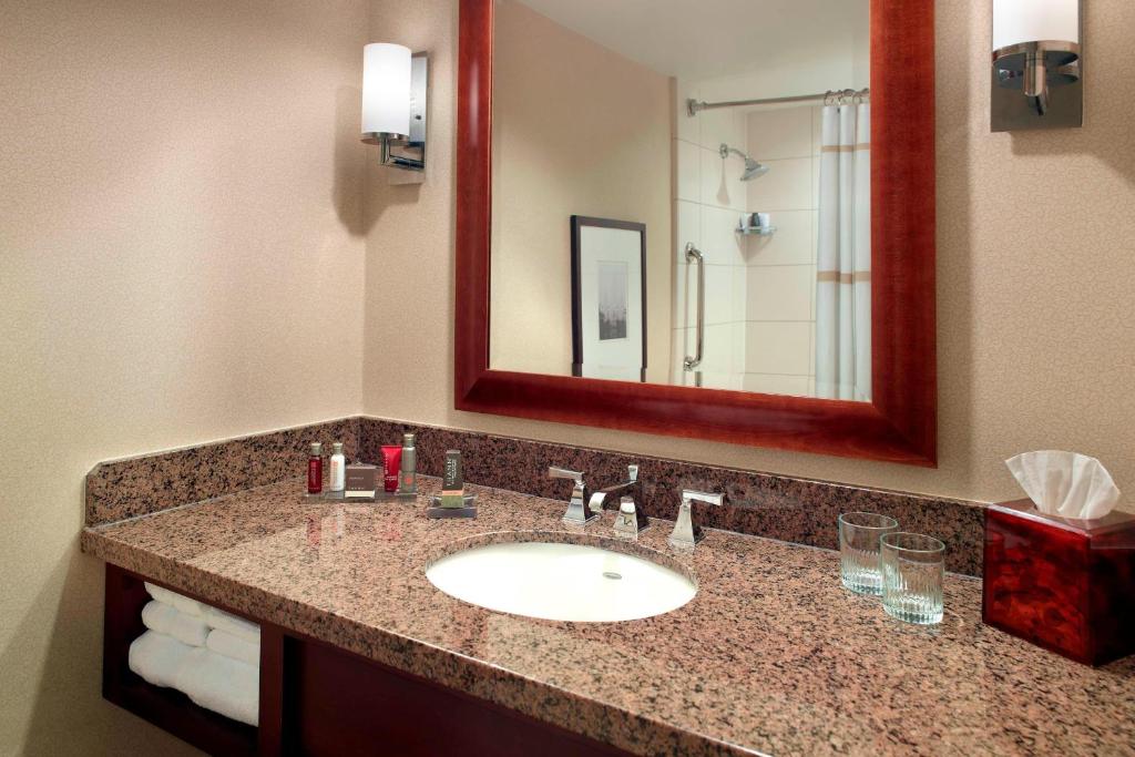 New Orleans Marriott Metairie at Lakeway photo