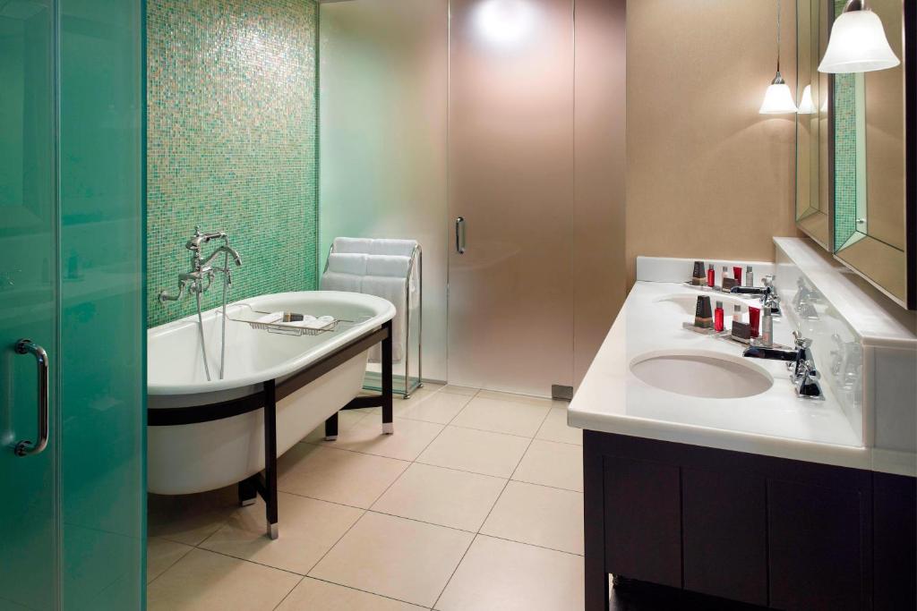 New Orleans Marriott Metairie at Lakeway photo