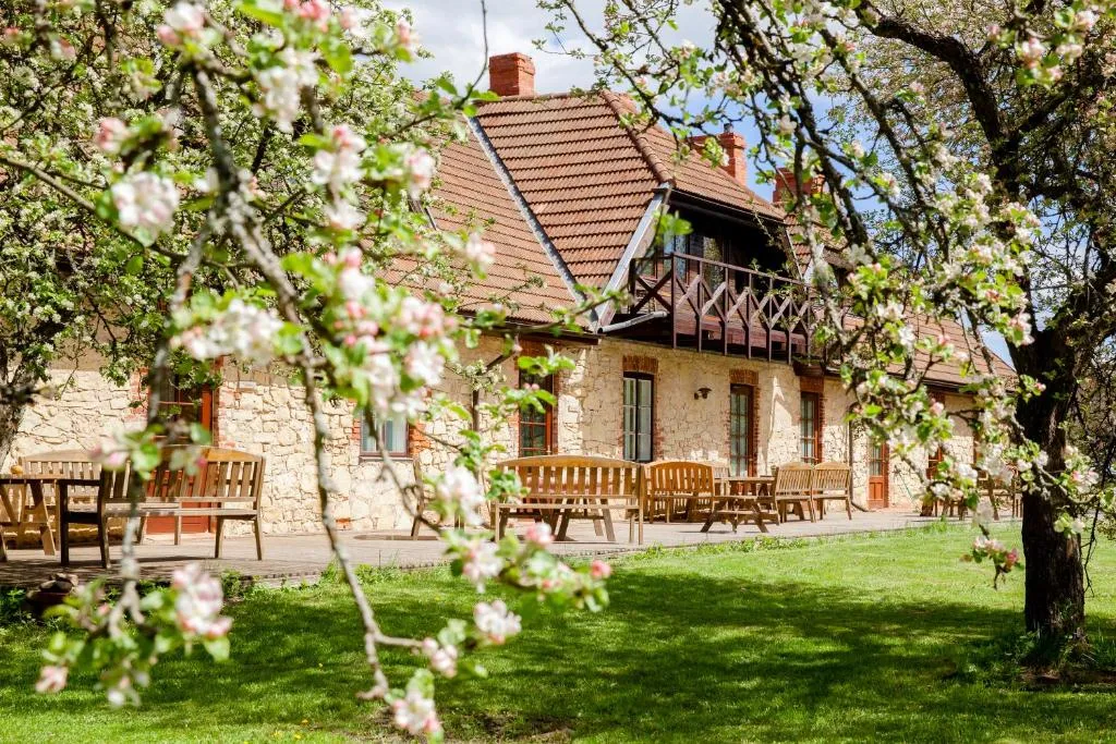 Karlamuiza Country Hotel, hotel v destinaci Kārļi