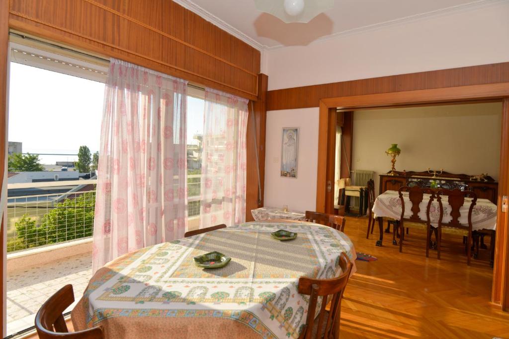 Mytilini central apt 5 min walk from port, shops, Mytiléna