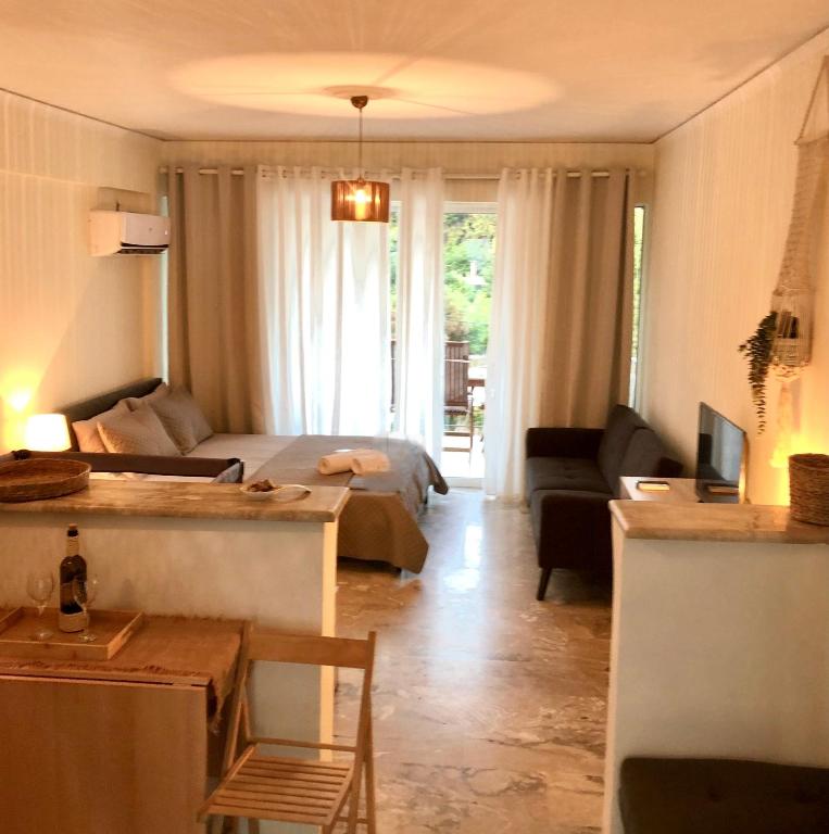 Studio στο Τολό, Tolo