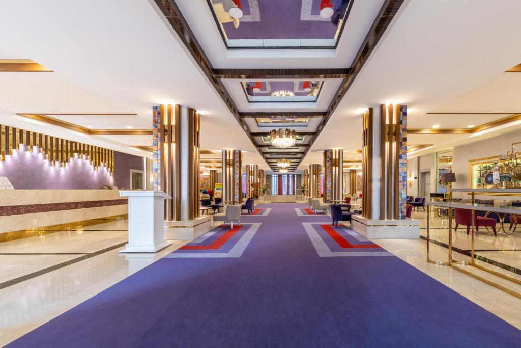 ORANGE COUNTY BELEK フロント・ロビー