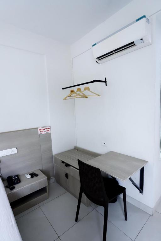 Hotel Gurudev Residency photo