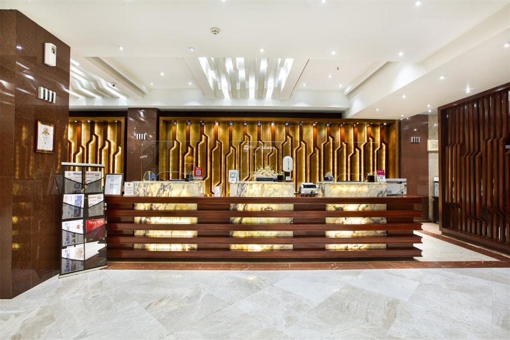 Proses Check-in/out Berskor Tinggi