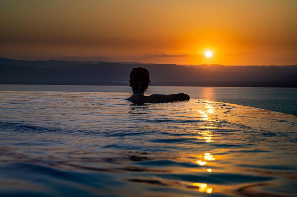 Sunset apartment in Samarah Dead Sea resort, Sowayma