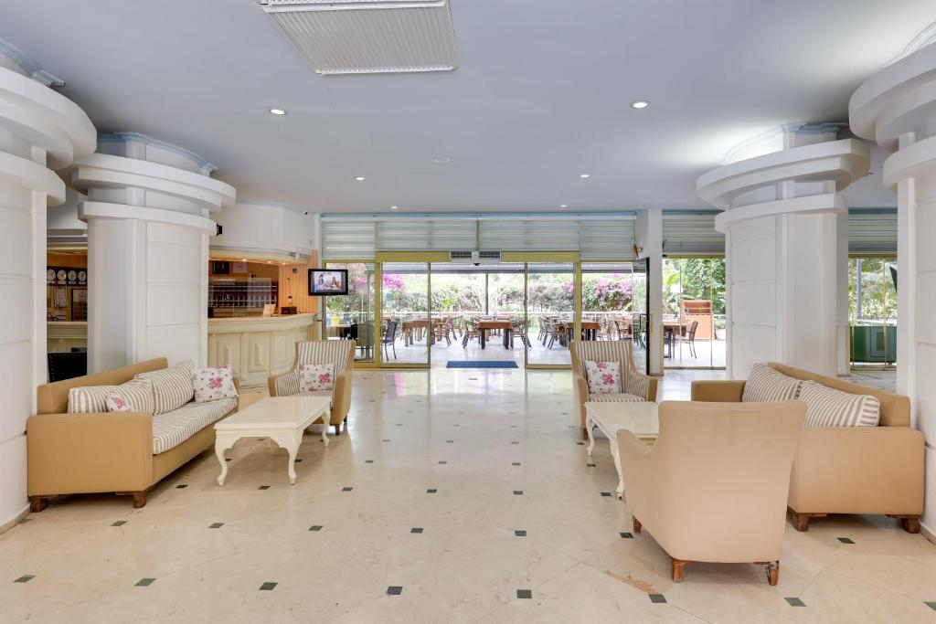 Grand Hotel Faros photo