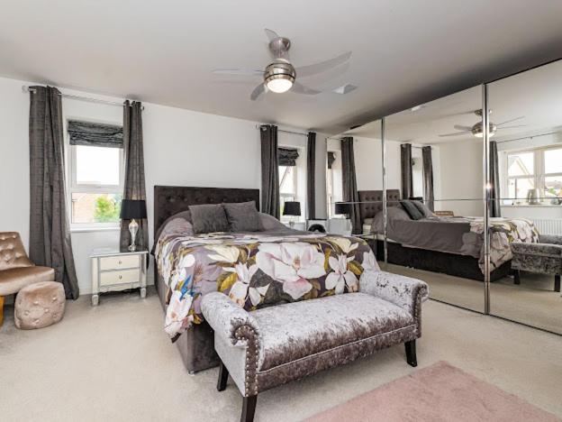 Large Modern detached Family Home