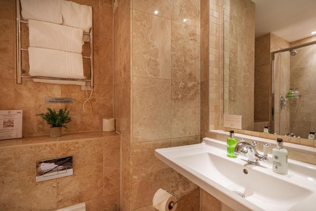 The White Horse Hotel, Romsey, Hampshire photo