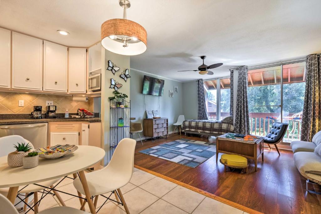 Cozy Diamondhead Condo Pool Access and On-Site Golf