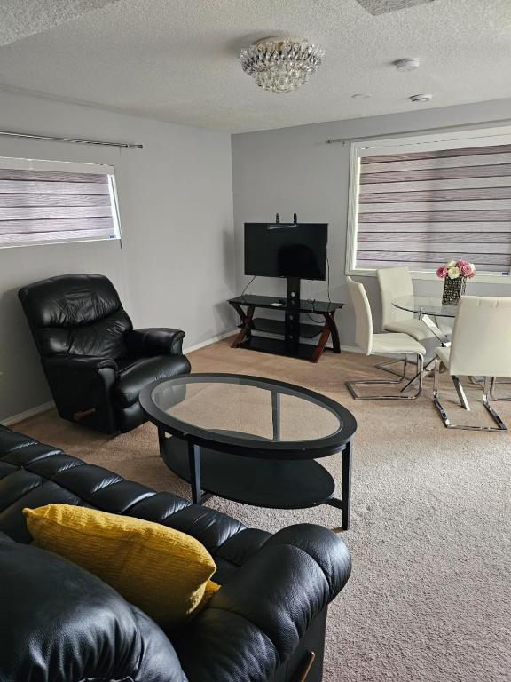 Awesome Guest Suite, Calgary