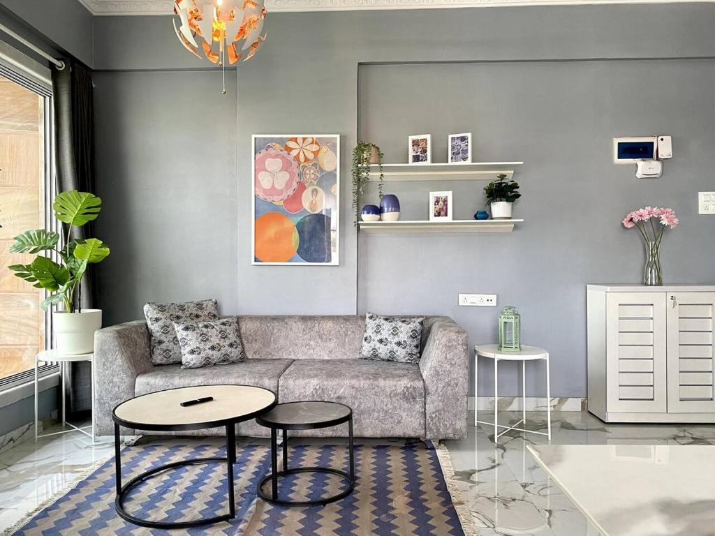 Angel Views 502, Chapel Road, Bandra West by Connekt Homes, Bombaj