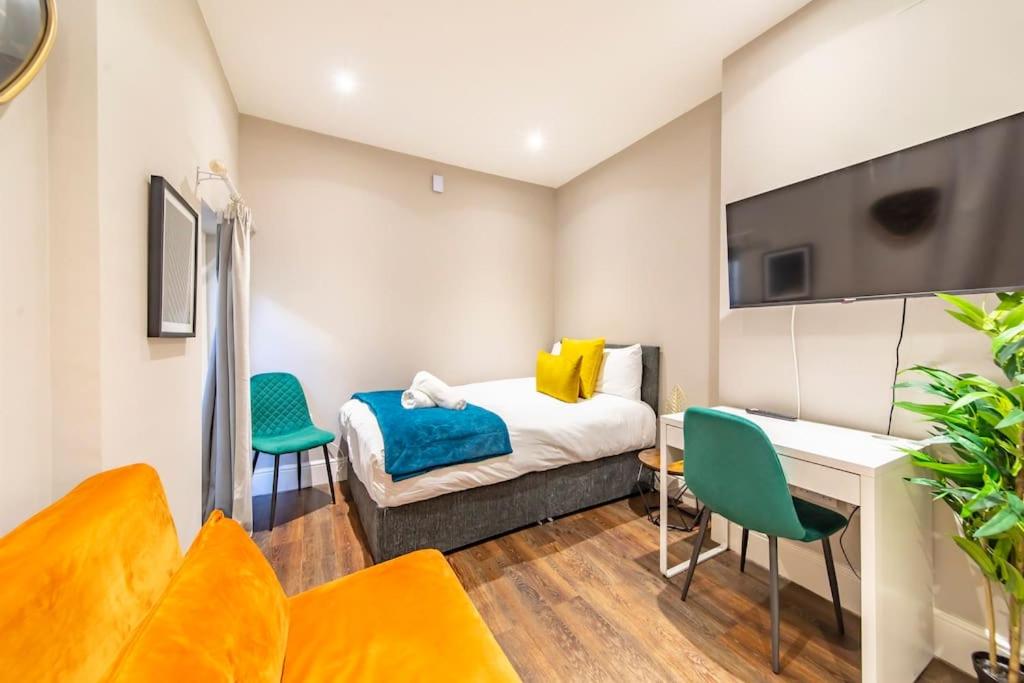 FLASH SALE Kemptown Studio BN224EAT01, Brighton and Hove