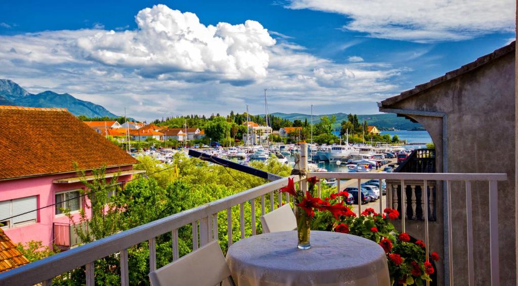 Pakovo Apartments Andrija — Hotel in Tivat
