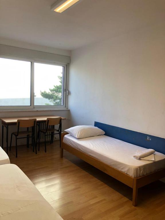 Split Summer Budget Rooms photo