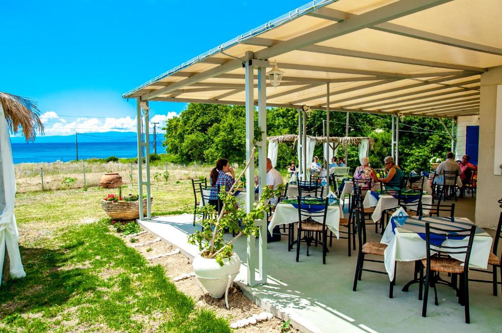 Restaurant, Dreams Apartments - Katelios,Santa Barbara beach in Kefalonia