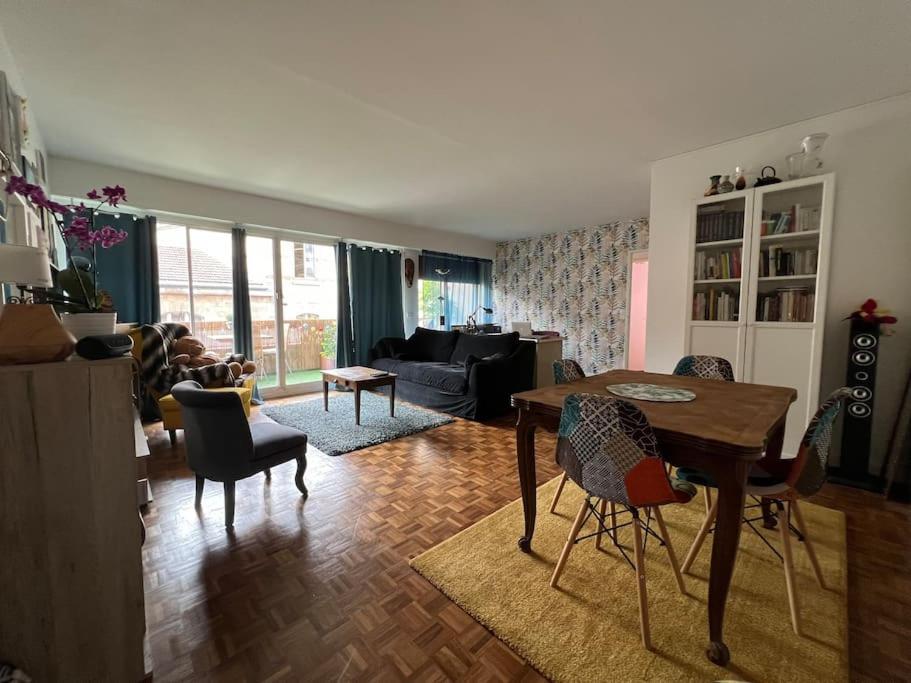 Grand appartement avec balcon et parking gratuit sur place - 4