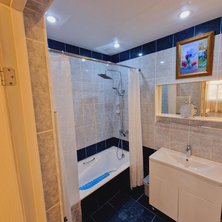 De Facto Home photo