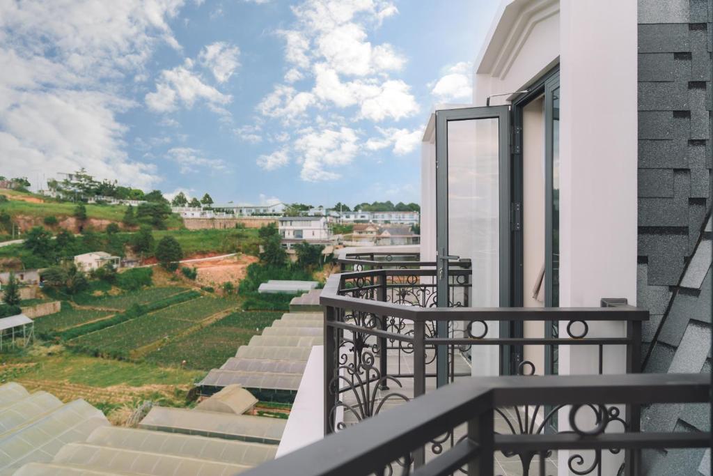 Sunset Hill Hotel