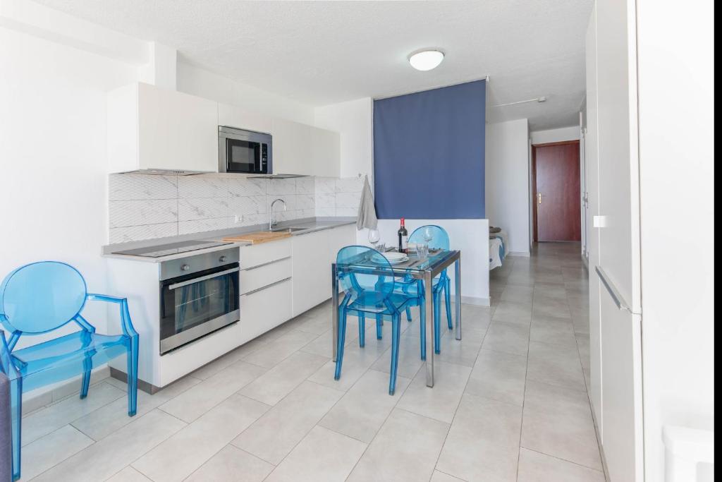 Ocean view top floor WiFi aircon 10 - 2