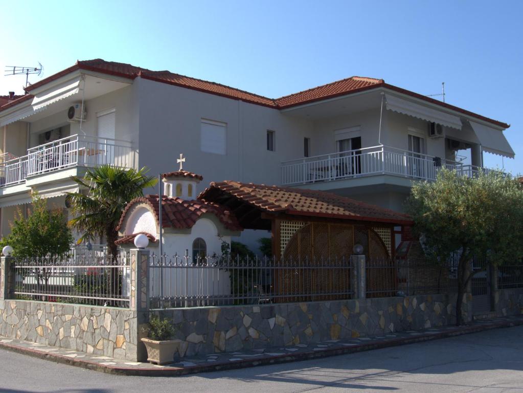 Rooms Magnolia, Nea Vrasna