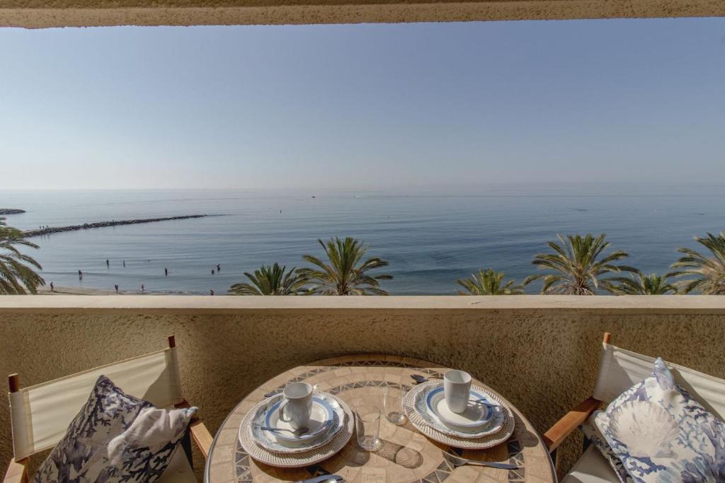Larycorte, Beautiful 3bdr beachfront apartment, Marbella