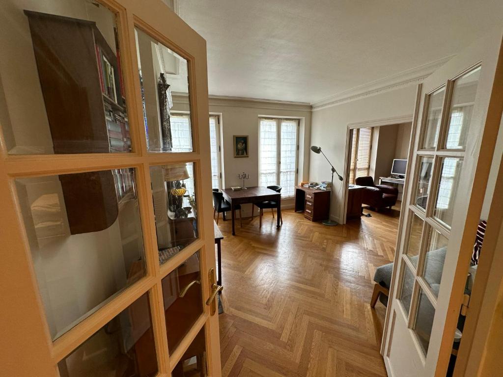 70 sqm apartment in 75008 Paris - 2