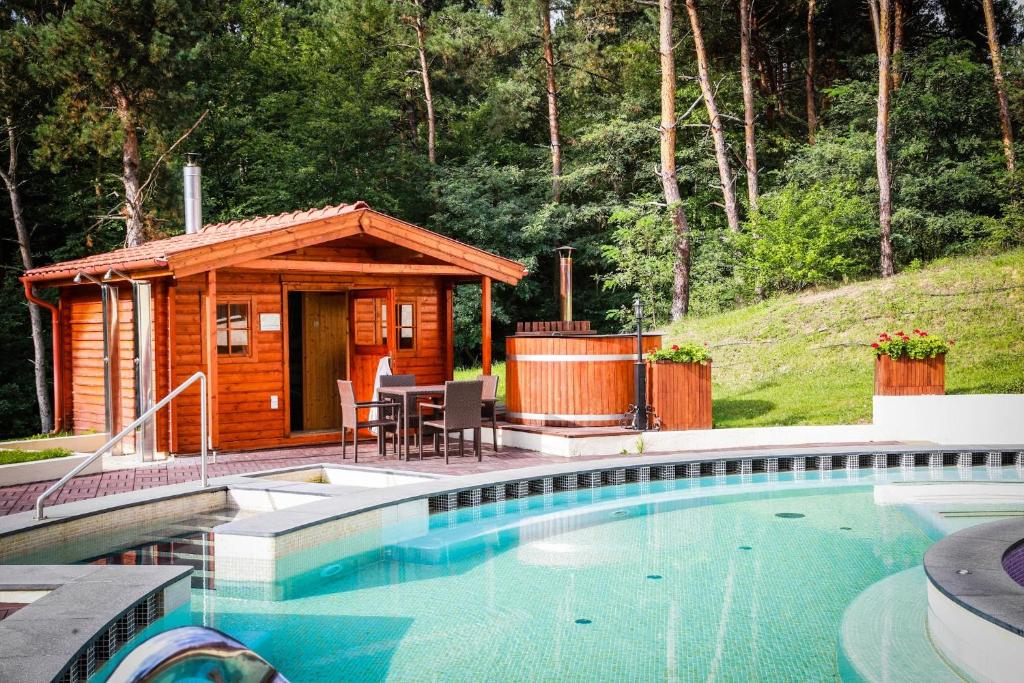 Erdospuszta Club Hotel Fenyves photo