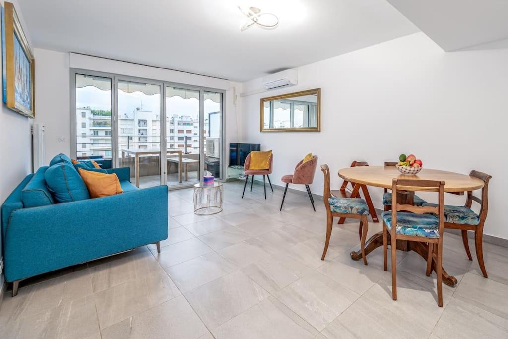 Juan Les Pins Two Bed Apt Beach Access - 4